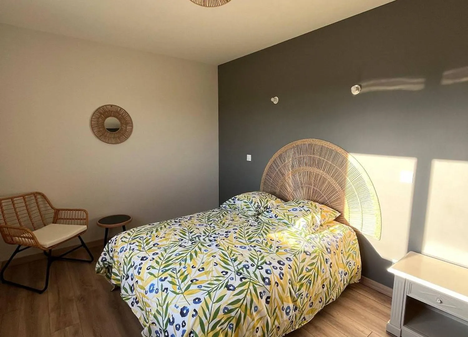 Gite De Landuziere, House-Apartment Sleeps 6 Saint-Genet-Lerpt France